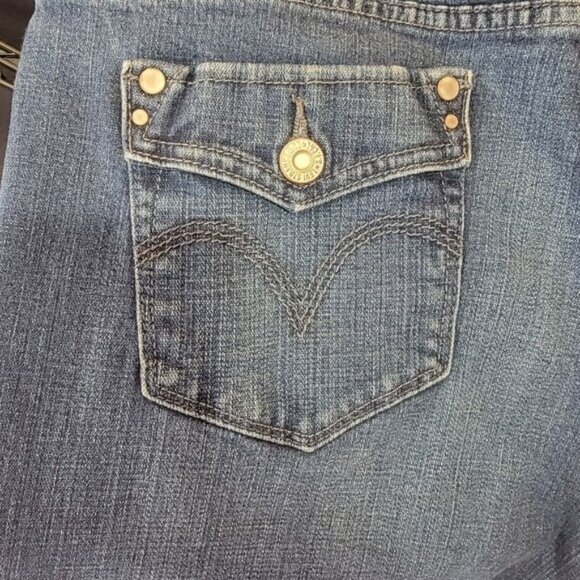 Levis‎ Cropped Jeans Cuffed Blue Flap Button Pockets Womens Size 10 EUC - Picture 8 of 11